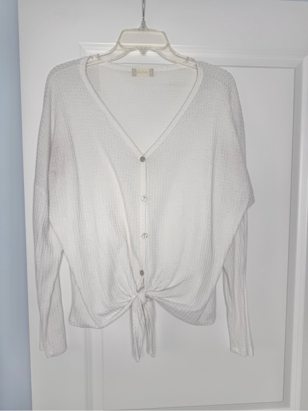 🍓6/$15🍓 Altar’d State White Tie Front Top